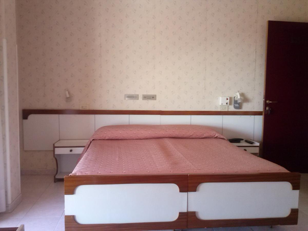 Hotel Silvi Silvi Marina Oda fotoğraf